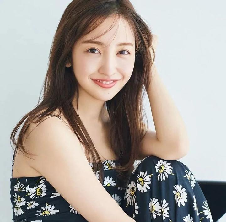 板野友美 AKB 写真 ?media_id=3713909280631563195