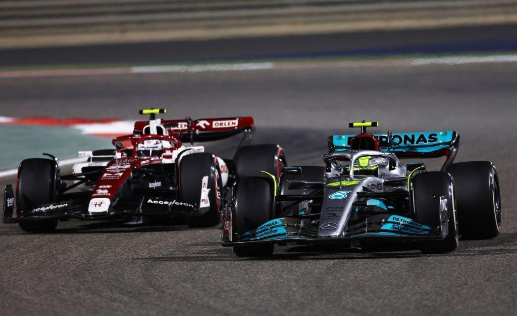 2022f1巴林大奖赛周冠宇第10获得生涯首个积分法拉利包揽前两名如何