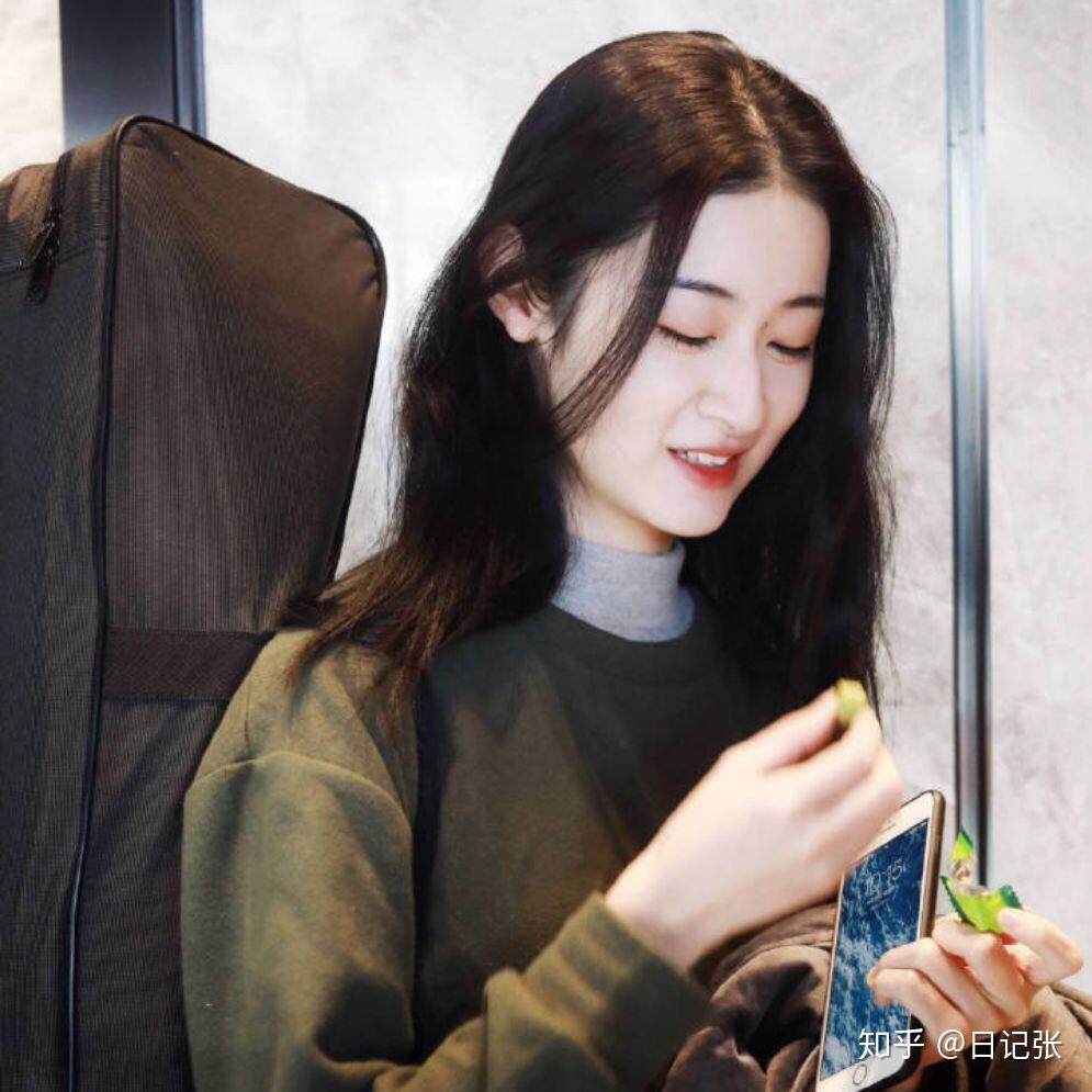 如何评价国民美少年中的邹芊蔚