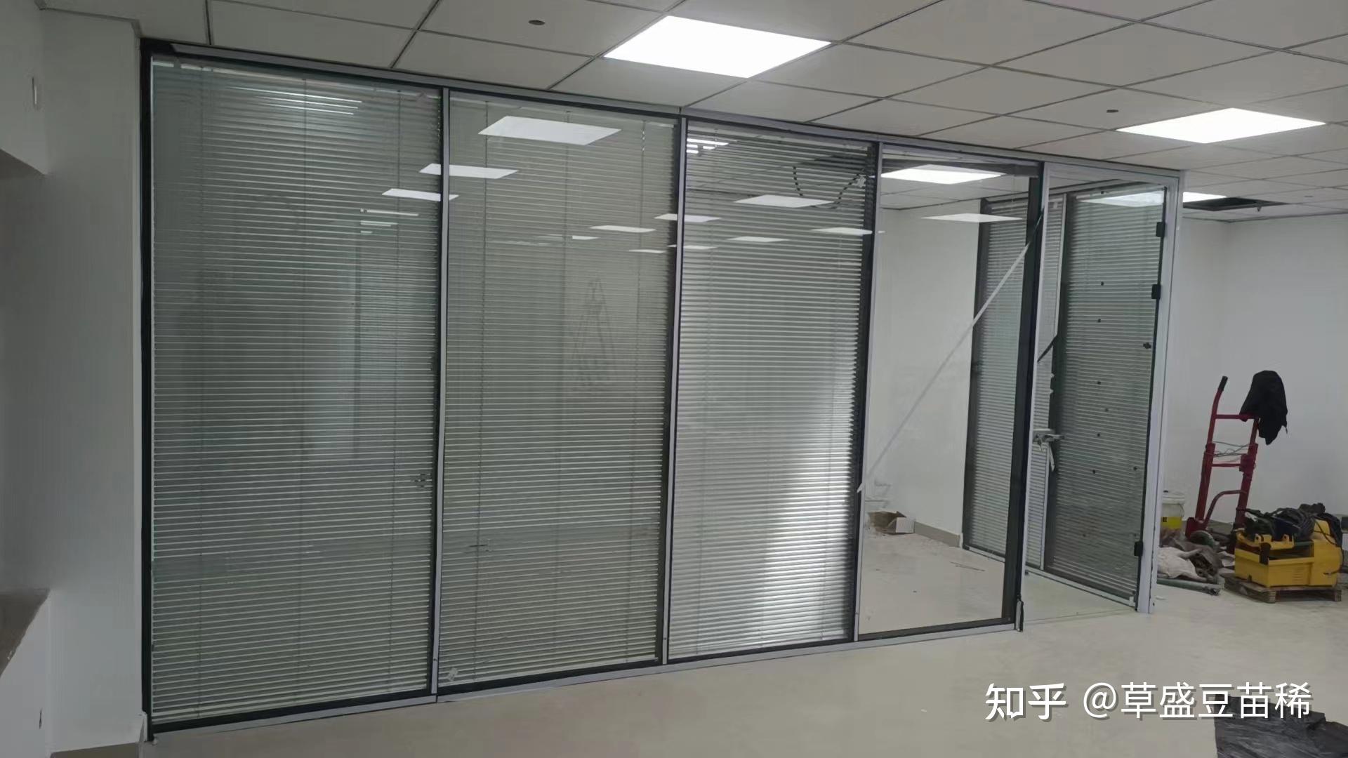 办公室玻璃隔断应该怎么选? - 知乎