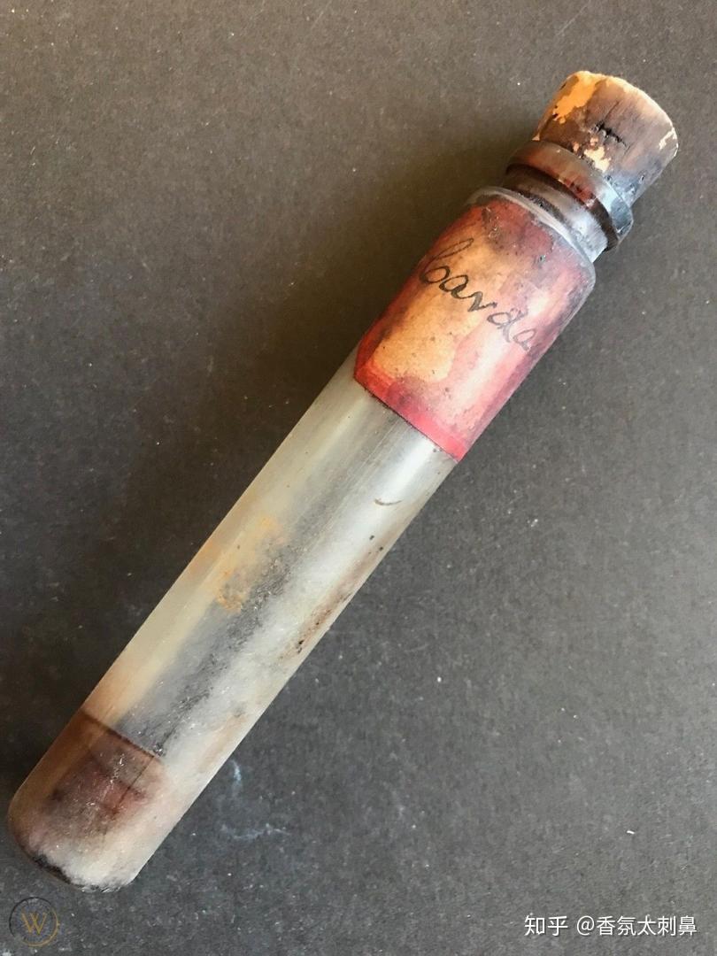 如今,搜集古着鸦片酊瓶子已经成为一门显学,在ebay和小众网站etsy上都