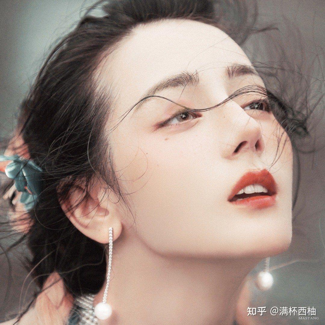 迪丽热巴的鼻子有什么特点