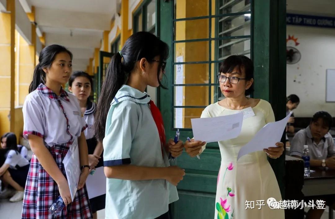 胡志明市学生们参加十年级考试