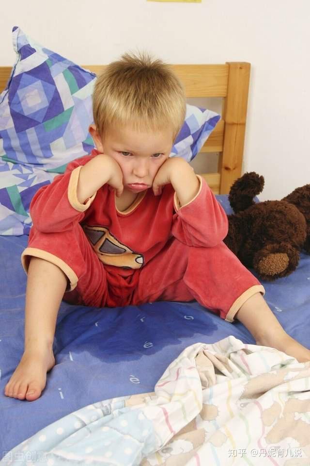 抓狂前天洗的床单都还没有干今天孩子又尿床了