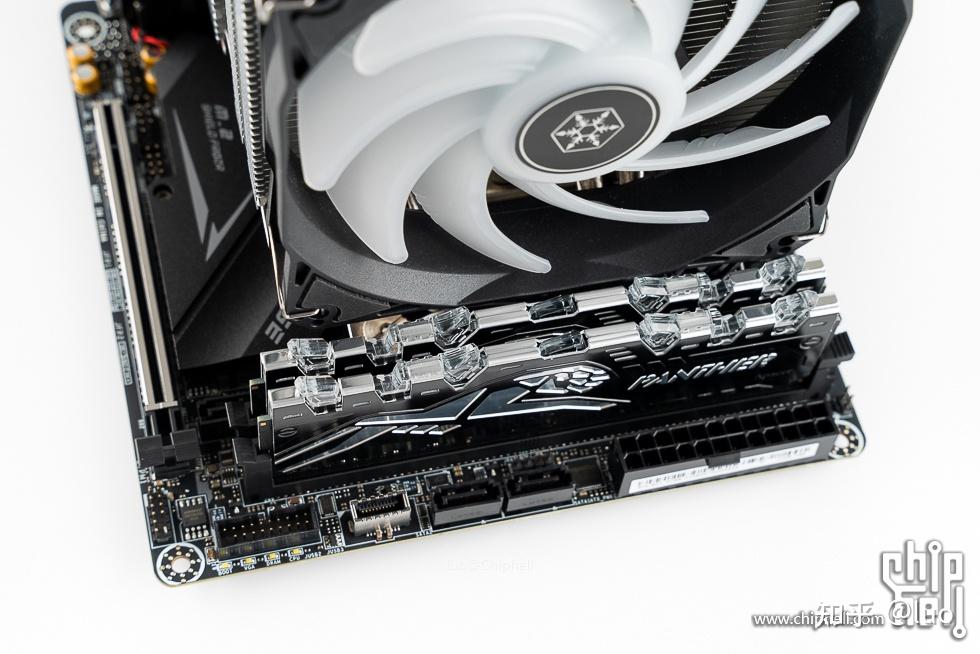 假组上显卡,平台完成.evga 650 g5 金牌全模组电源,顶部印刷有型号.
