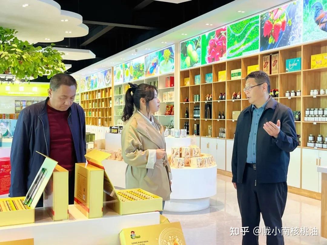 陇南市科技局党组成员、副局长田玉冰来陇小南电商基地调研 - 知乎