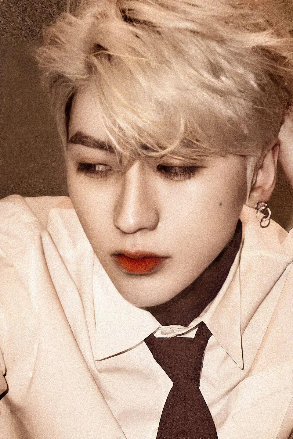 蔡徐坤壁纸累了就往后倒ikun永远是你的靠山