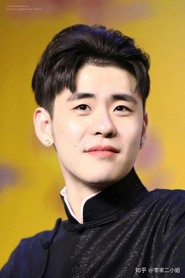 张云雷有哪些好看的照片? - 知乎