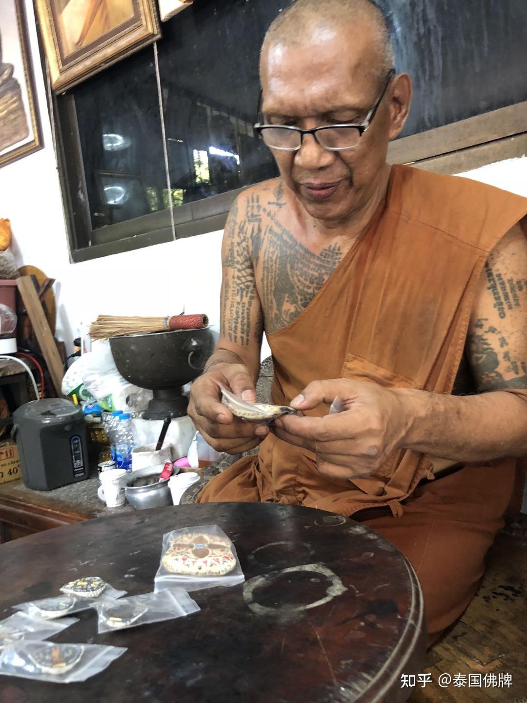 解密泰国佛牌之当代帕皮拉天神督造之父隐修派高僧龙婆恩eng