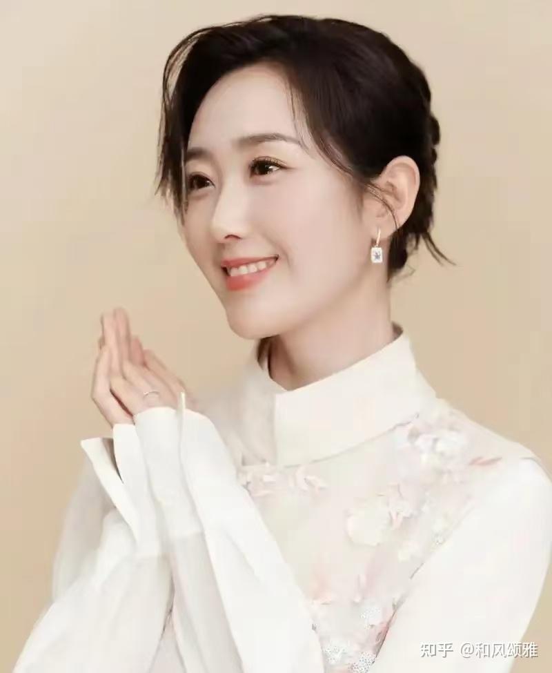 王嘉宁式2025蛇年春晚主持词开场白 - 知乎