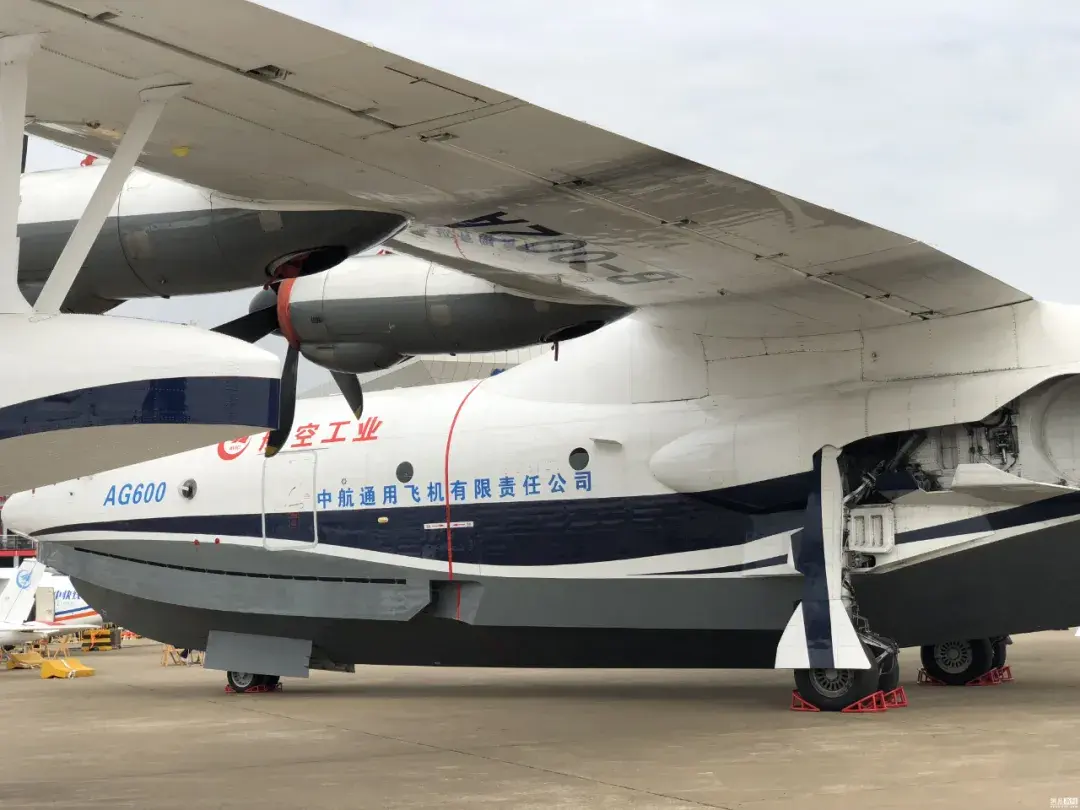 國產水陸兩棲大飛機ag600的成功完成陸上,水上,海上