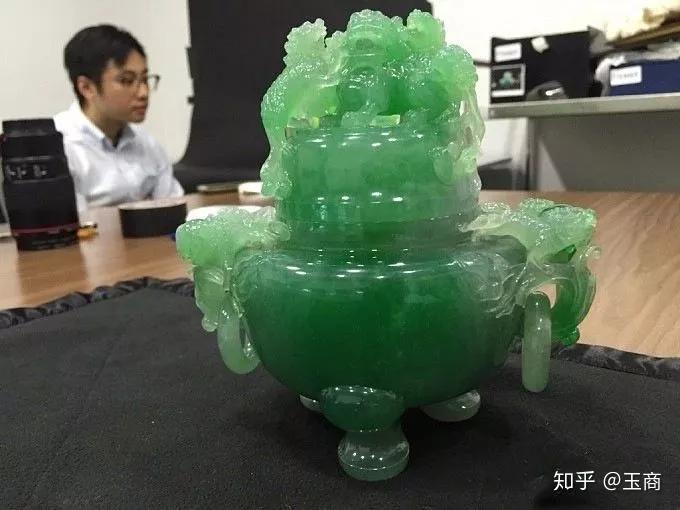 捡宝真事：1万欧元买的翡翠香炉，专家鉴定后价值30万！ - 知乎