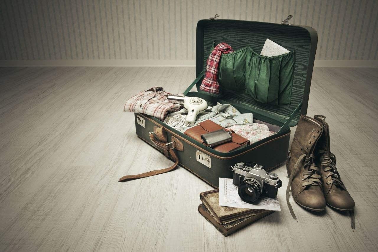 拿行李箱素材-拿行李箱图片-拿行李箱素材图片下载-觅知网