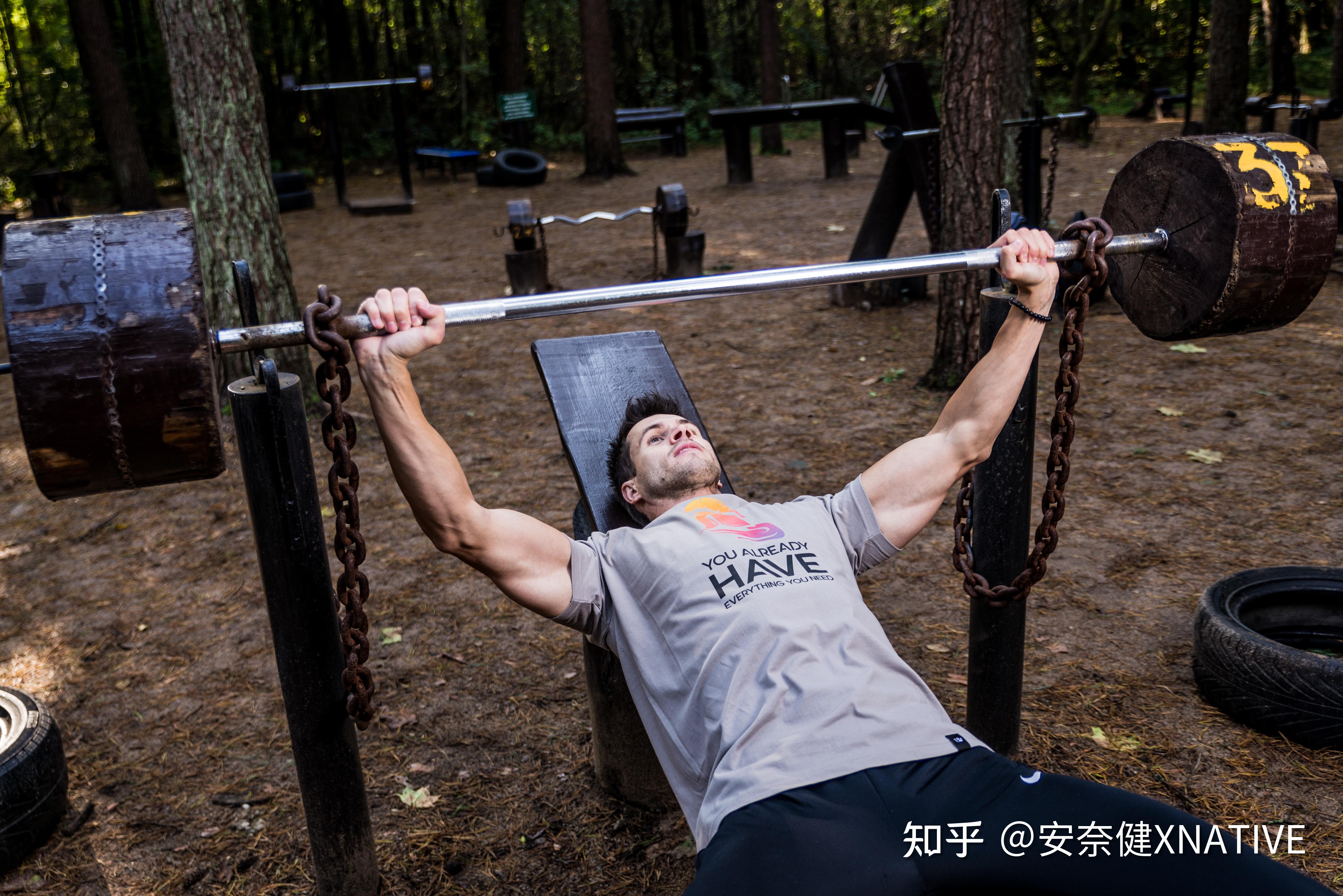 普通人(没有天赋,不是随便练就有肌肉那种)不打药,只靠锻炼和吃肉