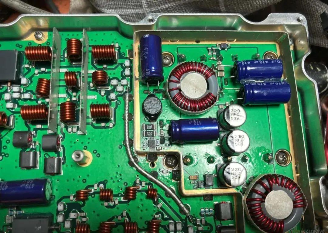 拆了一个美军电台PRC-148 JEM和配套车载功放AN/VRC-111，设计不是一般复杂！ - 知乎