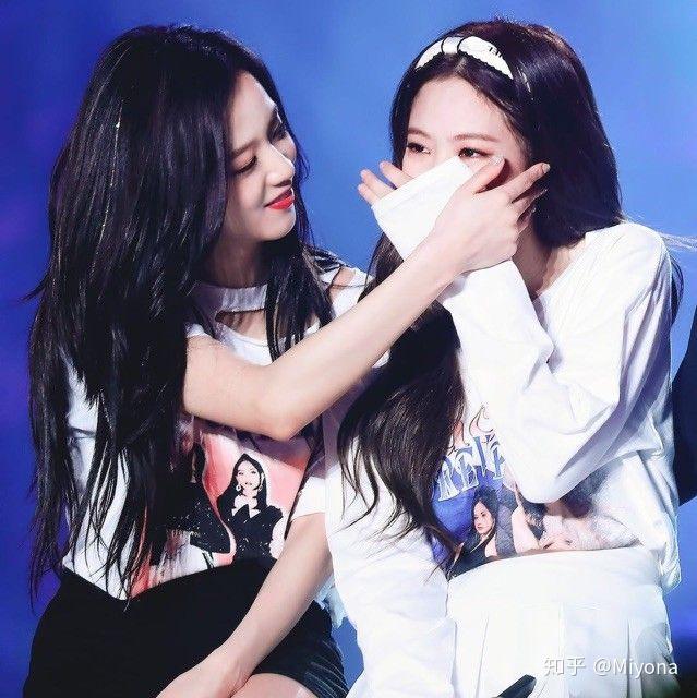 有没有blackpink中任意两个人的合照