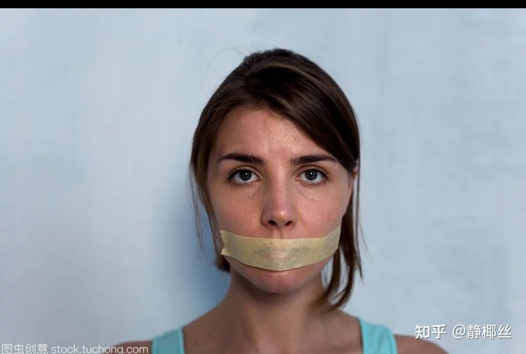 电视剧里绑架时用抹布堵嘴为什么不能吐掉