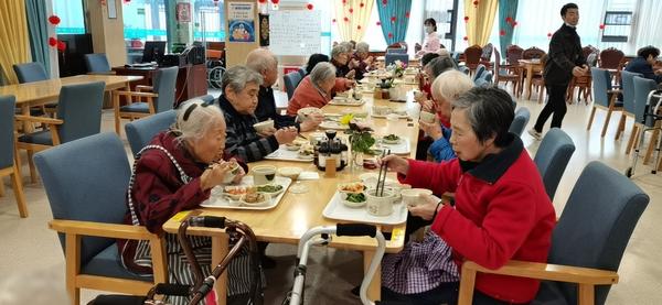 社区养老院开放食堂是解决老年餐桌的可行性途径