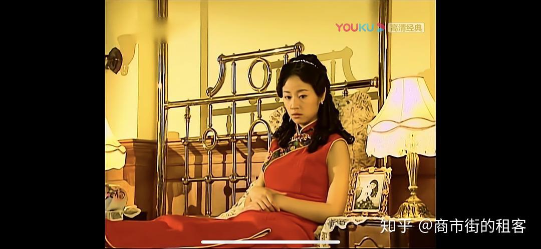 终于到旗袍这个重头戏里,剧里如萍的旗袍简直数不胜数,出门,居家必备