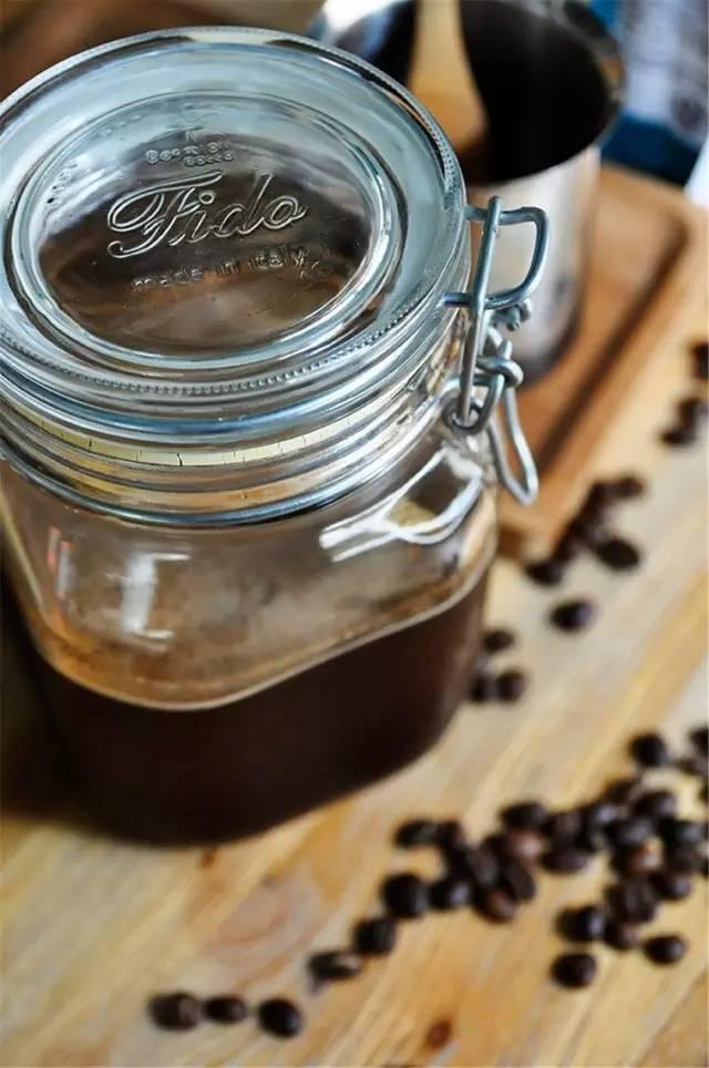 冷水 6~8小时冷藏第二种方式,我们称之为冷泡咖啡,制作方法与冷泡茶