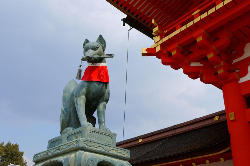 京都 伏见稻荷大社的神使1000岁以上在中国,1000岁以上的善狐,被成为