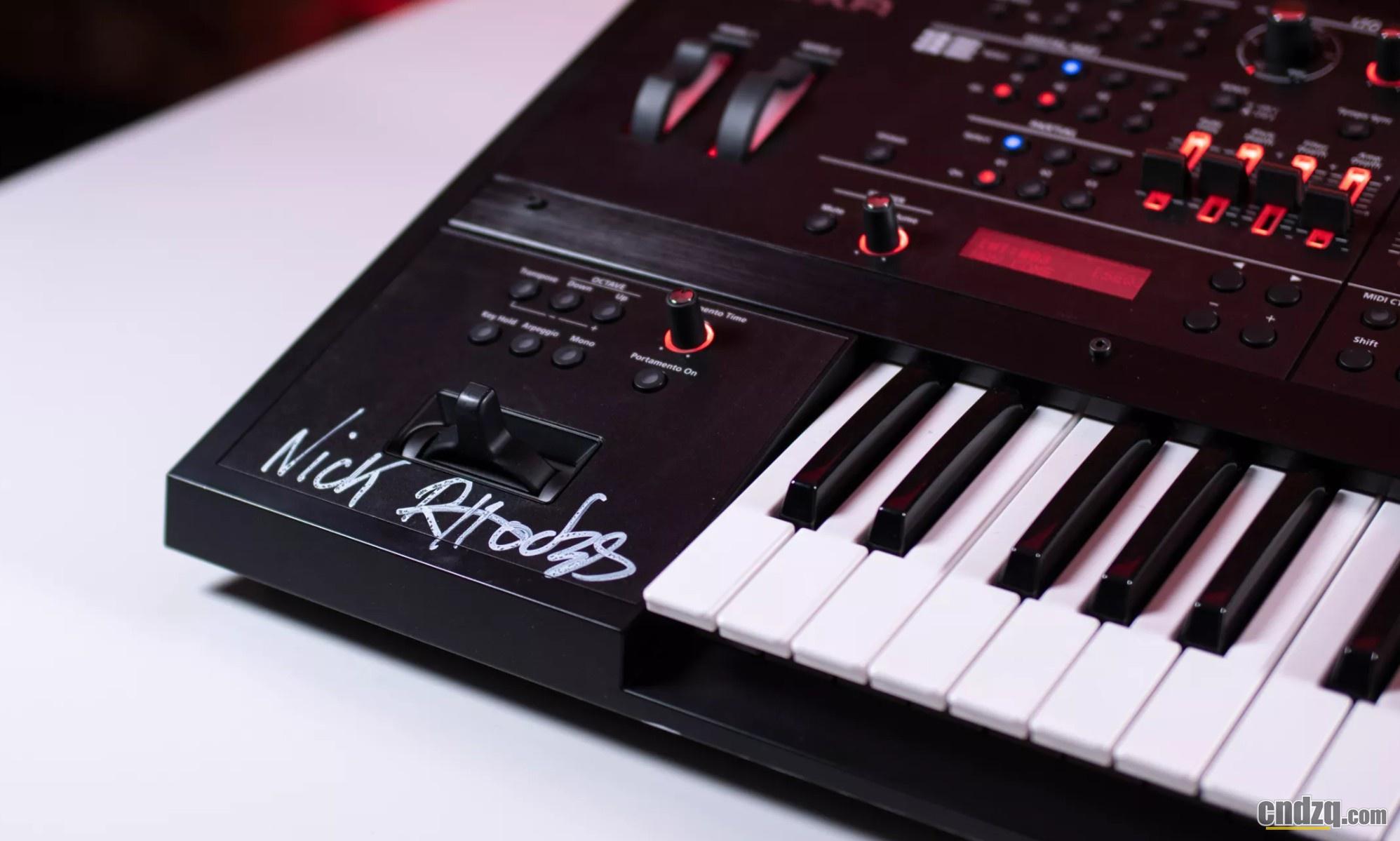赢取由duran duran乐队键盘手nick rhodes签名的roland jd-xa合成器