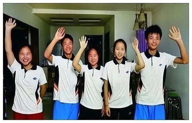 中国首例5胞胎长大了,个个年满20岁,如今现状却让人唏嘘… - 知乎