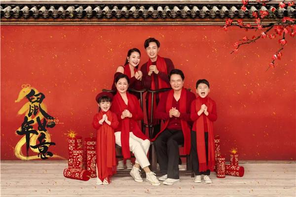 拍一张年味浓浓的全家福在春节这个大团圆的日子春风送暖入屠苏爆竹声