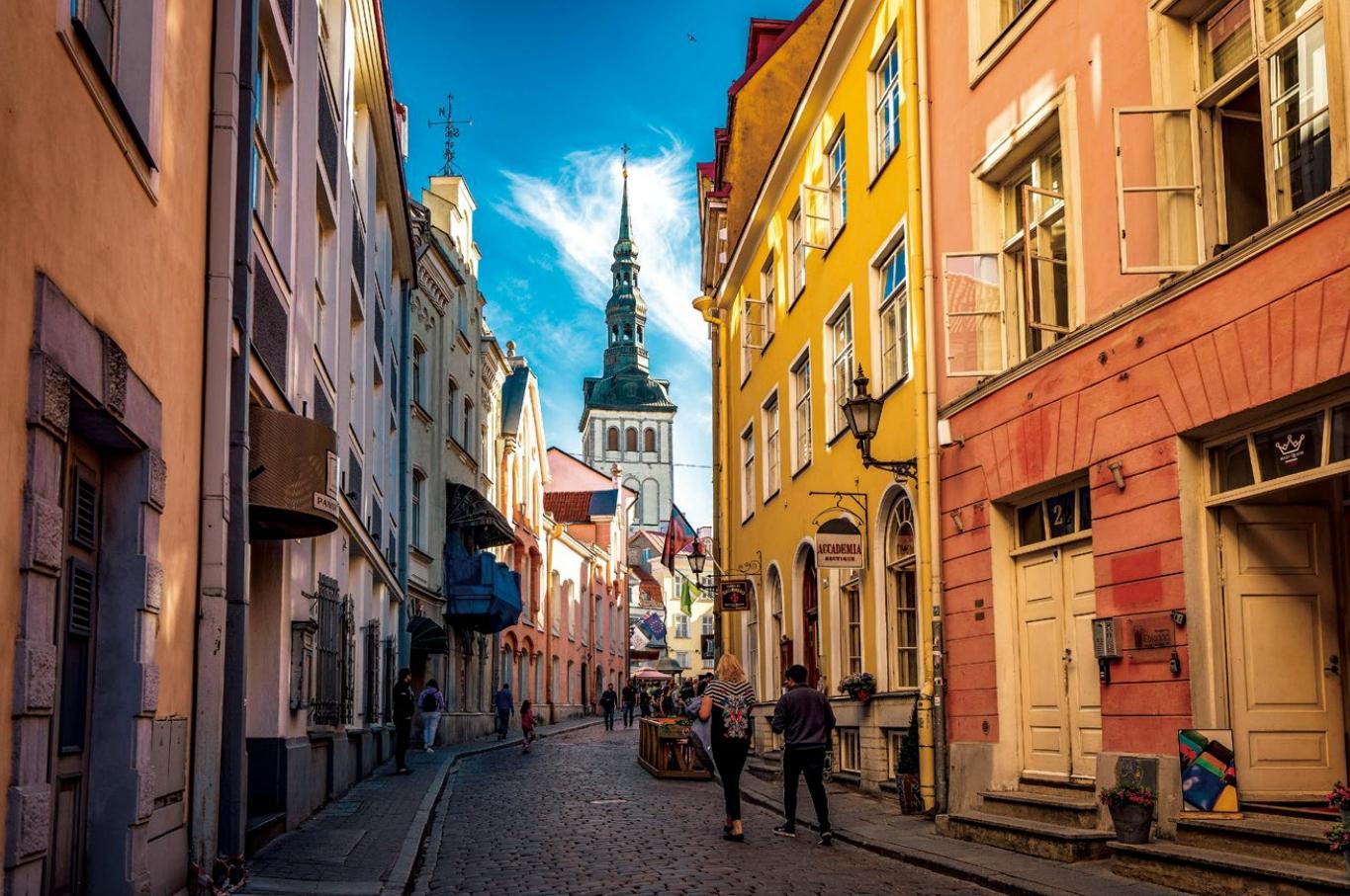 左页图為塔林老城街景;右页上图为塔林著名的 st catherine』s