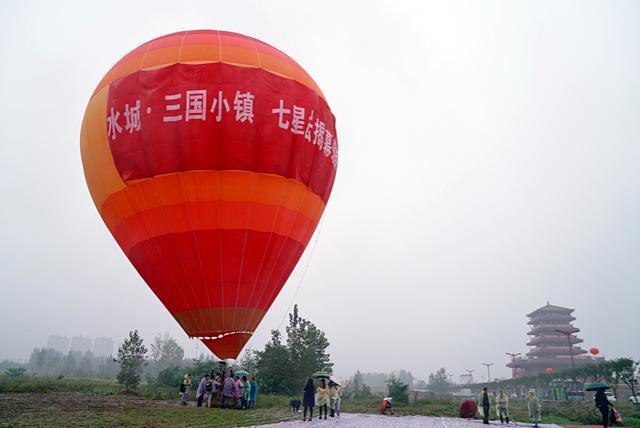 水城三国小镇七星坛隆重揭幕关羽扮演者陆树铭重现经典
