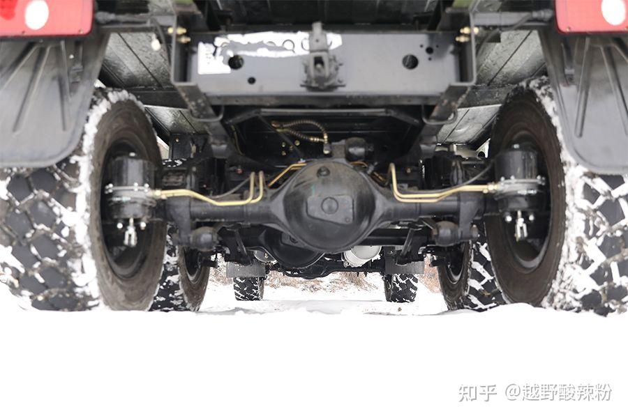 主,副油箱油路手动切换.绞盘前置,牵引力440on(选装).