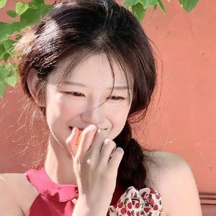 有没有很酷很拽的头像呀?(很酷很拽的图片女生)