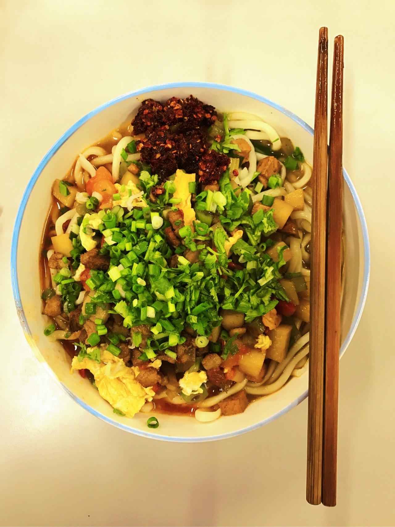 达到使用木吉他即兴伴奏的水平,需要经历哪些