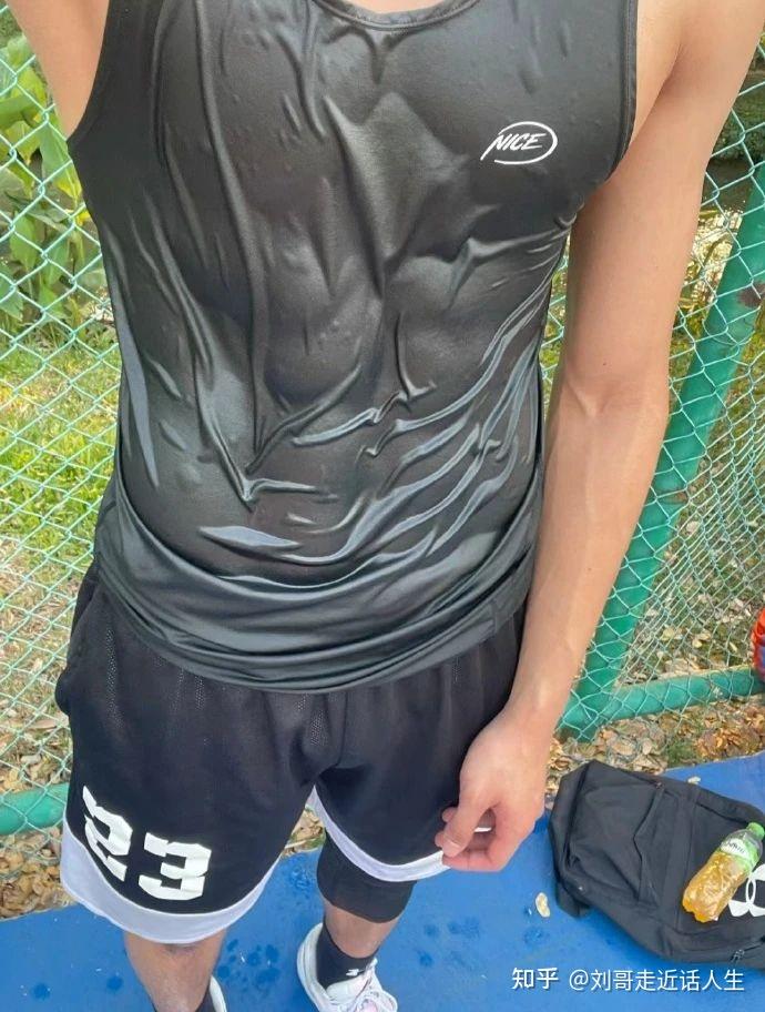 有没有帅哥腹肌体育生,看看腹肌?