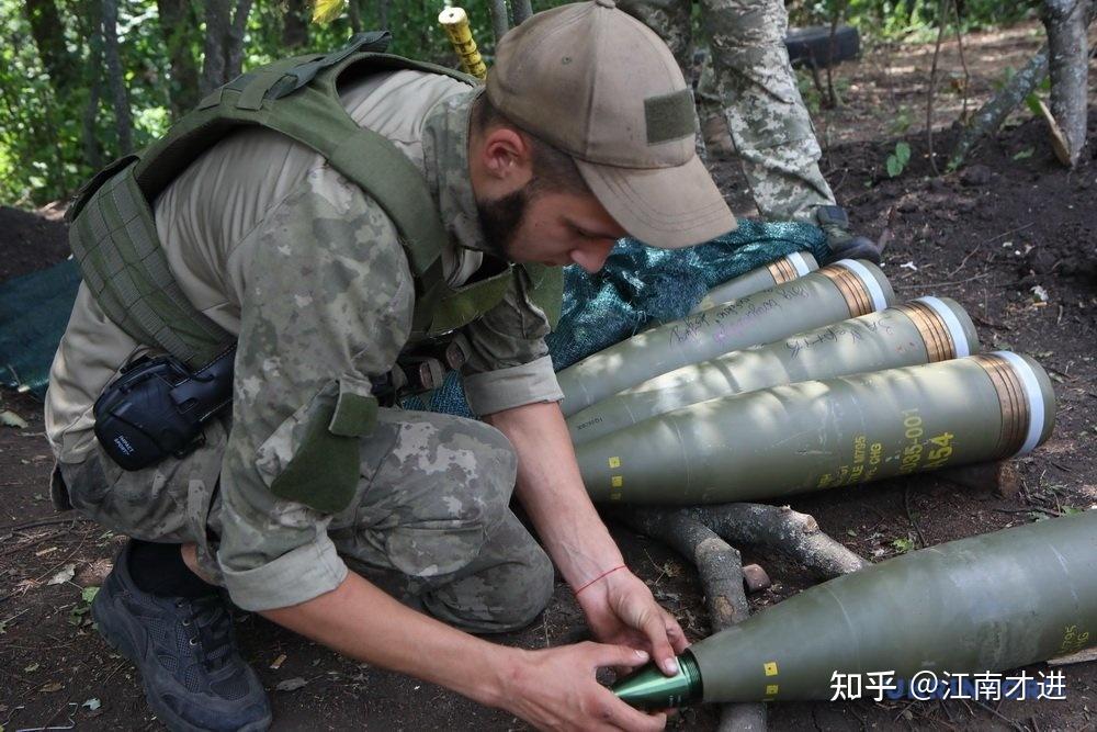 天空新闻:愤怒的镜头似乎显示乌克兰战俘被俄罗斯士兵阉割