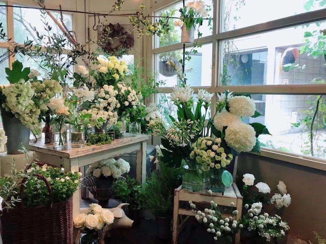 花店的知识花店的内部如何装饰和陈设能引人注目