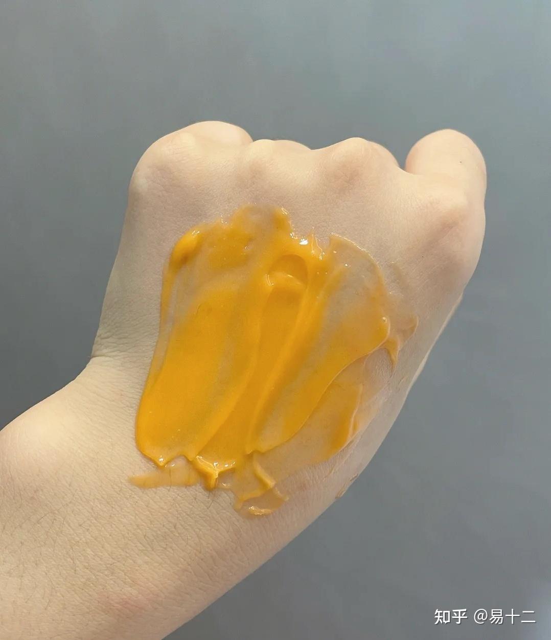 面膜我用的是:蜂了小鸡蛋面膜