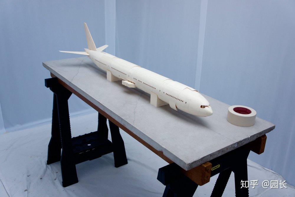 用硬纸板制作一台超仿真波音 777 客机