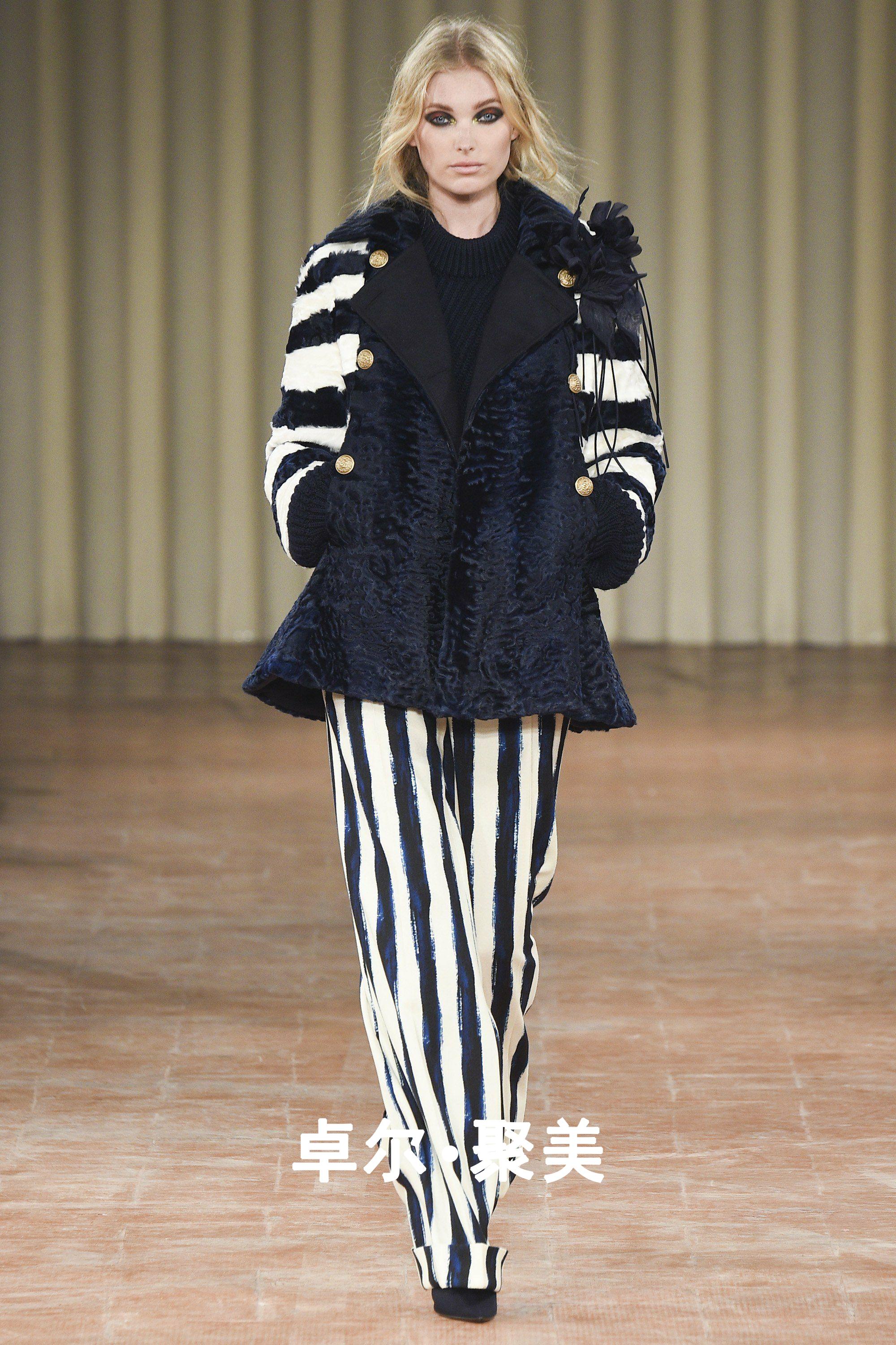 albertaferretti的威尼斯之旅斑马条纹也能穿出时尚的感觉