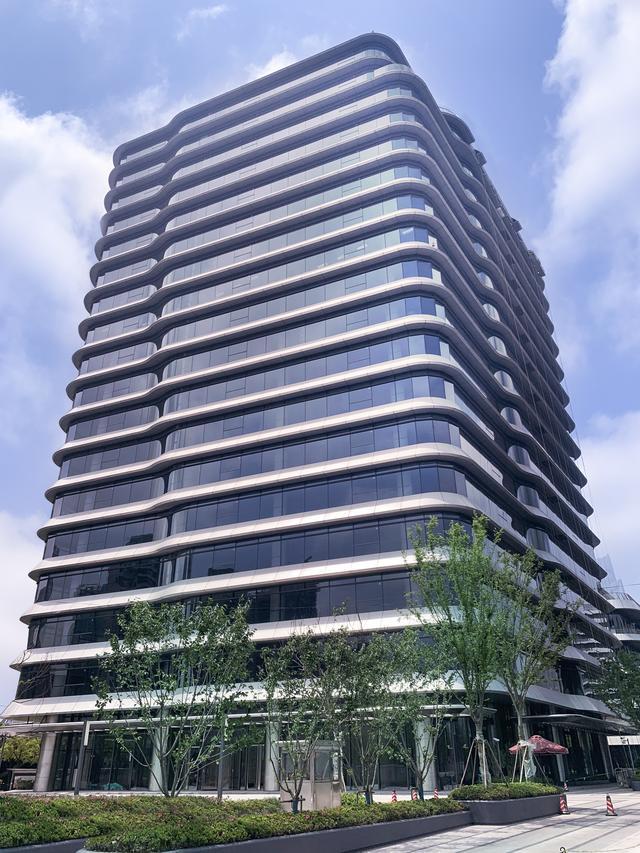 多元赋能仲量联行物业管理团队获全国多地业务委任