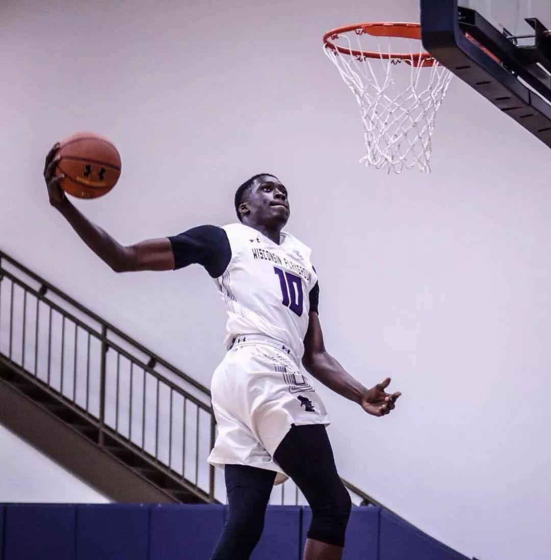 其实字母哥家族还有另外一个大哥,他叫弗朗西斯-阿德