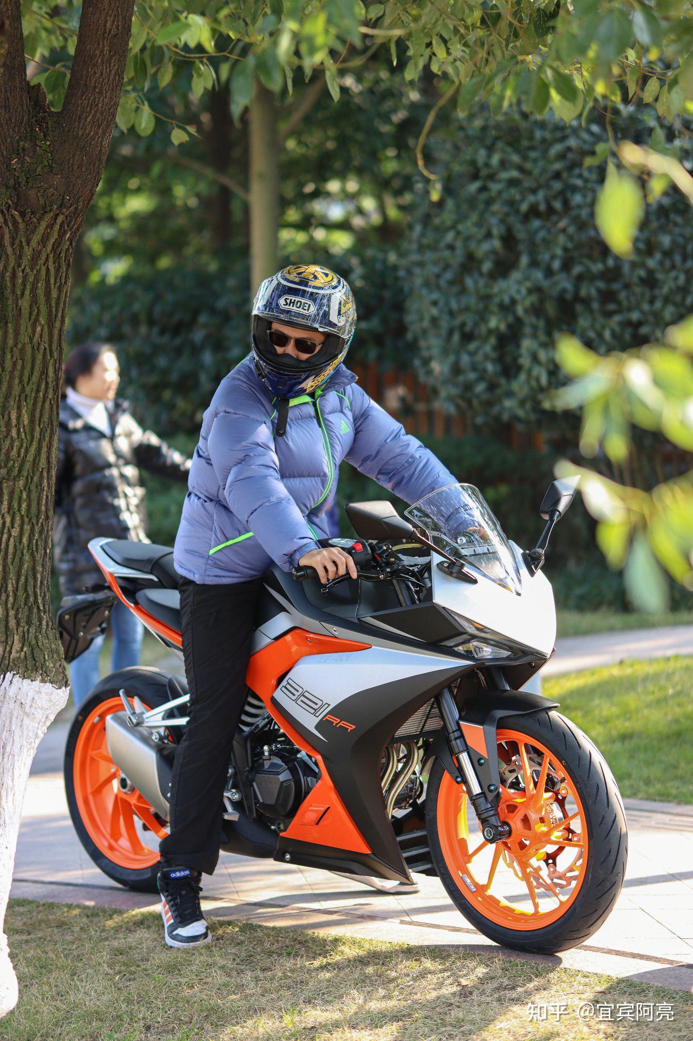 想开机车但是近视能不能戴隐形眼镜然后戴全盔