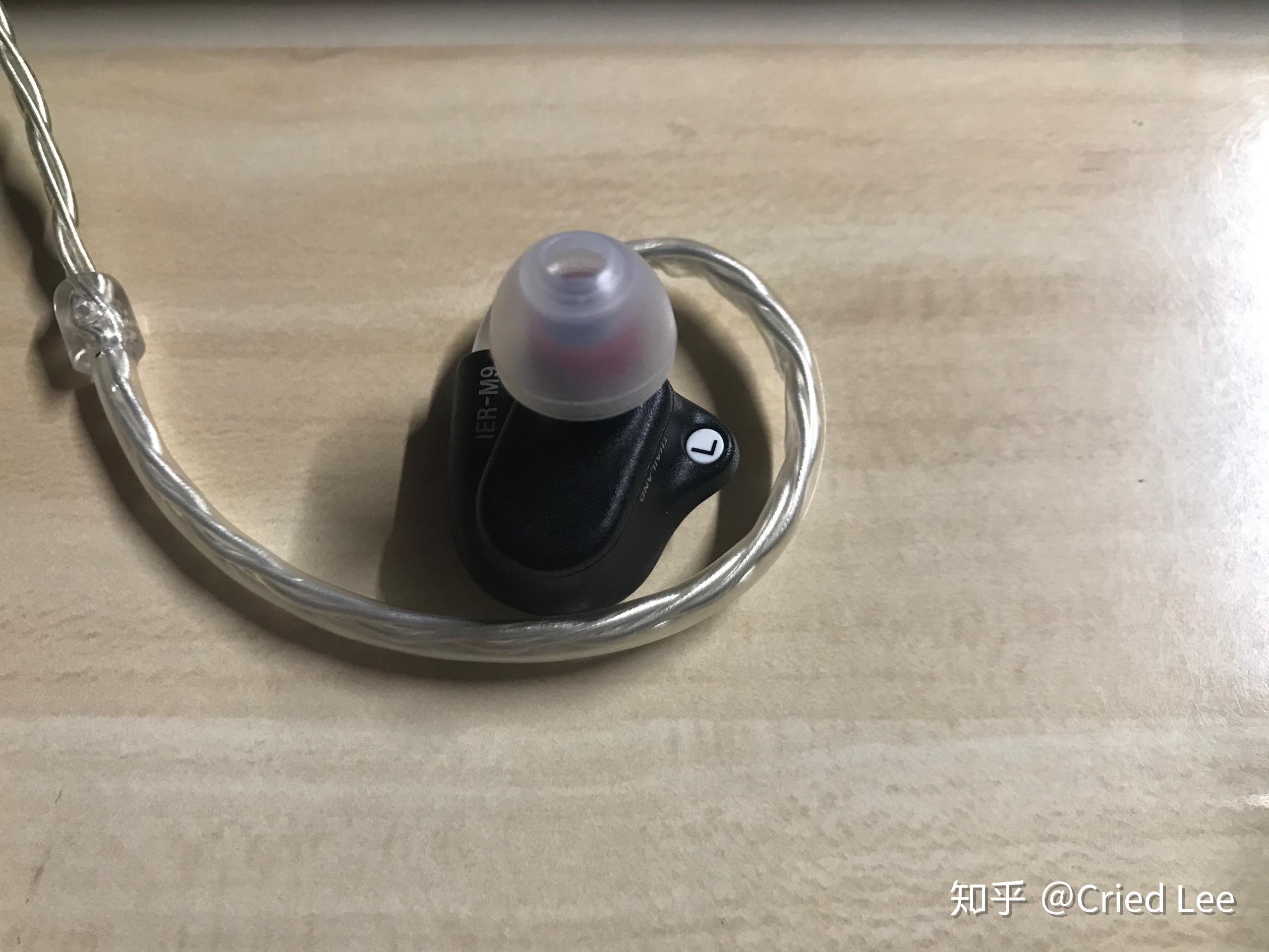 入耳式耳机应该怎么戴以避免不适?