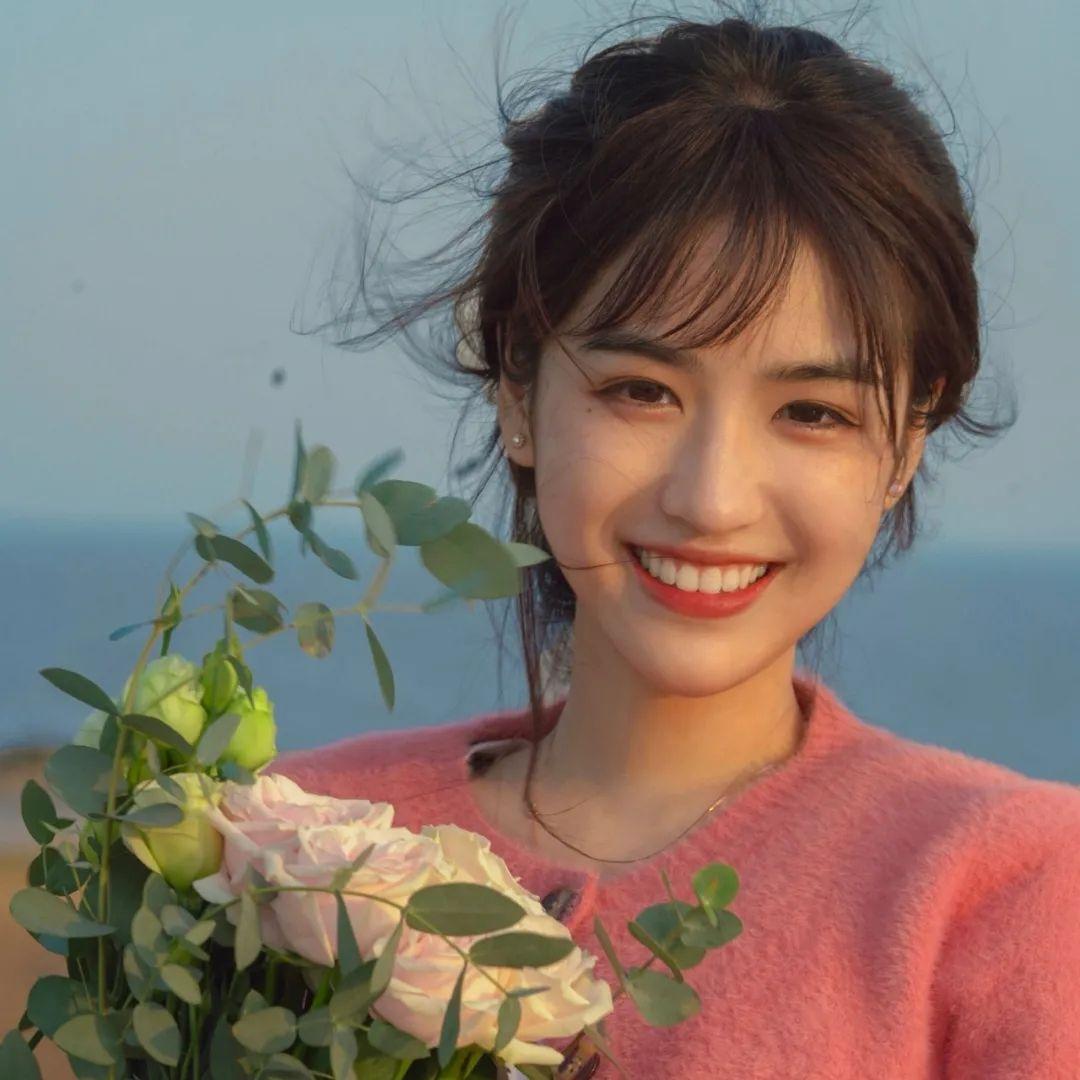 有没有爱笑女生真人头像最好是高清 无水印的!