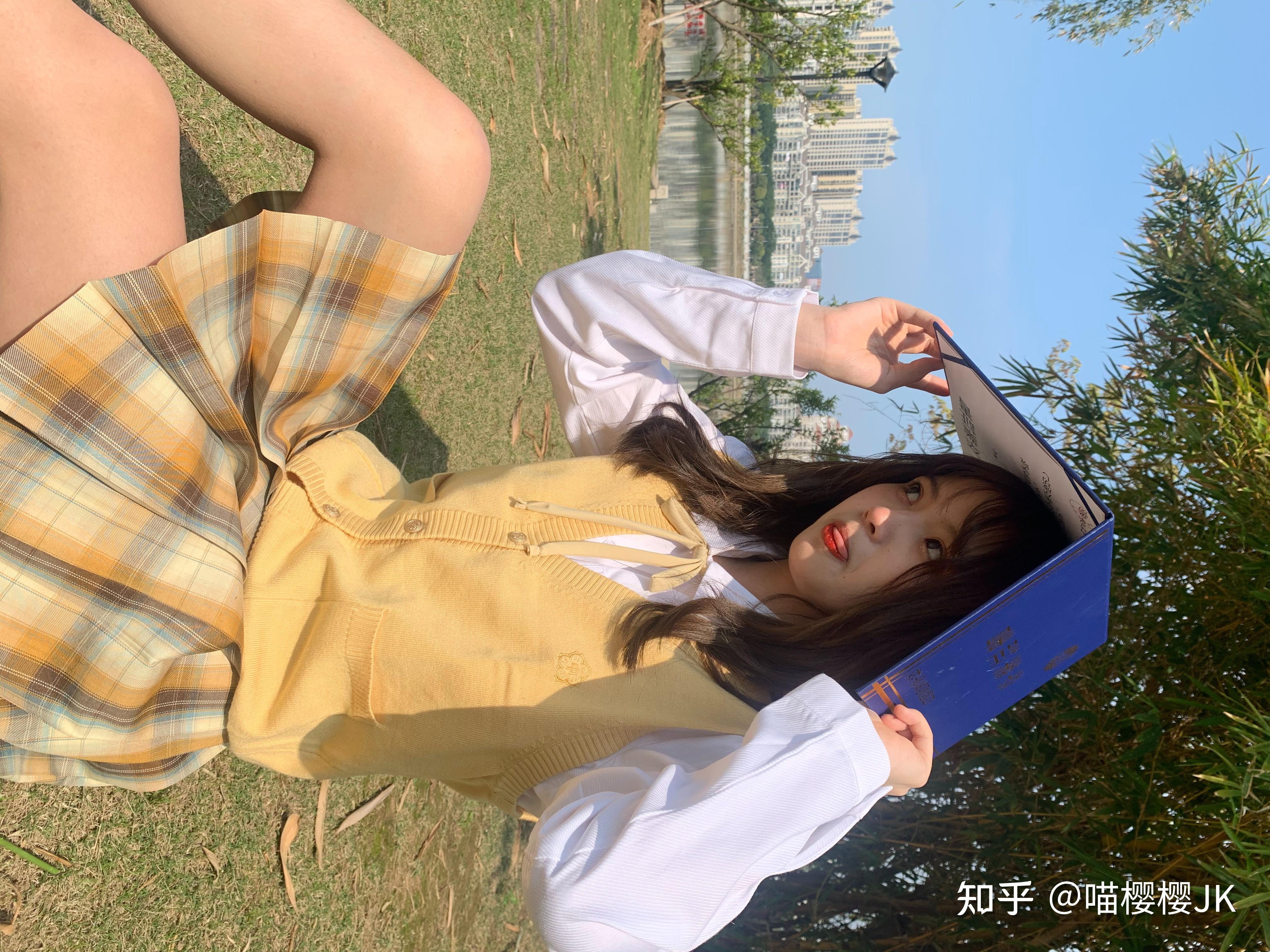 jk日常喵樱樱jk户外拍照姿势分享
