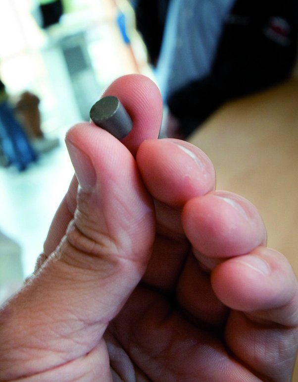 铀235每克衰变热功率多少瓦? - 知乎