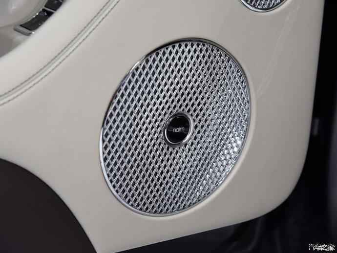 新款添越的音响系统同样进行了升级,标配宾利专属音响拥有590瓦,共