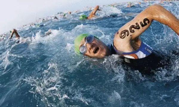 论自由泳手应该怎么摆 | 学术派自由泳(freestyle swimming)是铁人