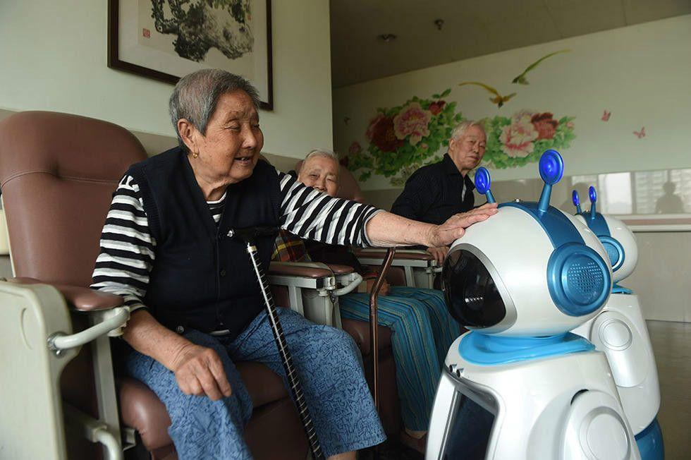 养老机器人来了你会让它替代亲情的温度吗