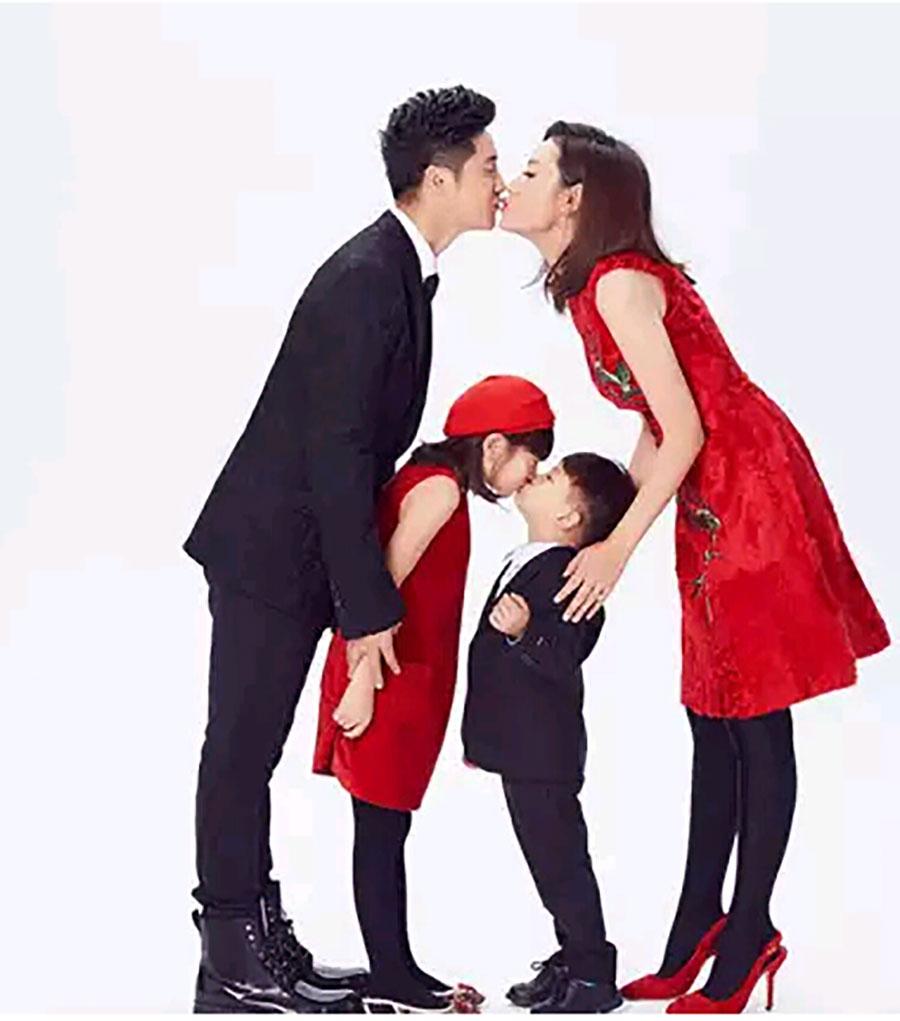 高云翔董璇低调相爱 高调庆祝结婚六周年 全家福温馨动人